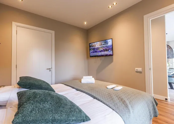 Veluwe Met Privé Binnenzwembad&sauna | 8 Personen